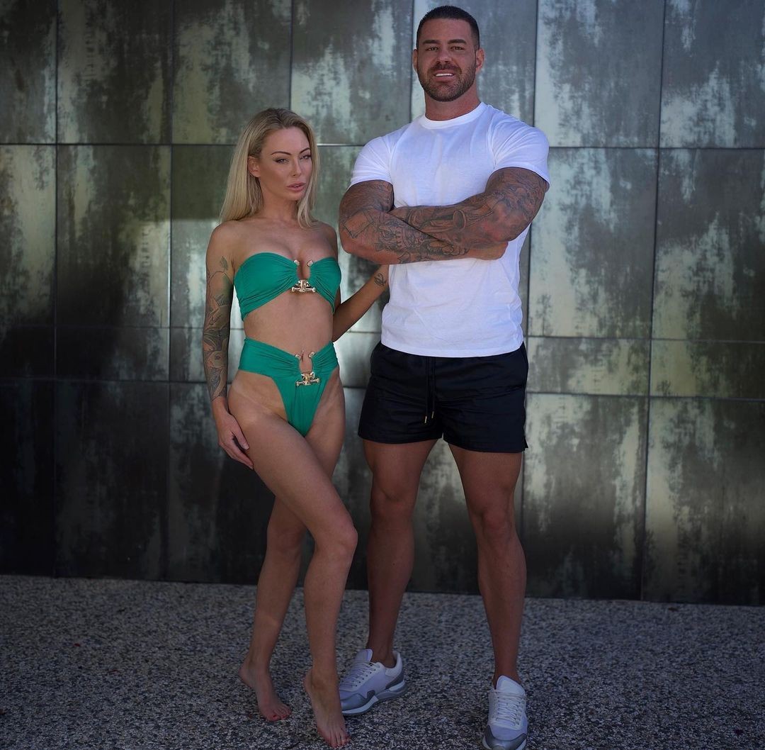 Isabelle Deltore a Dale Egan.