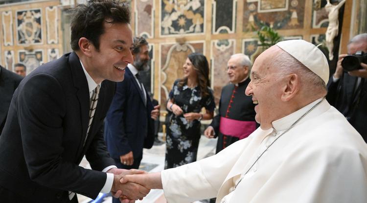 Jimmy Fallon is meglátogatta a pápát