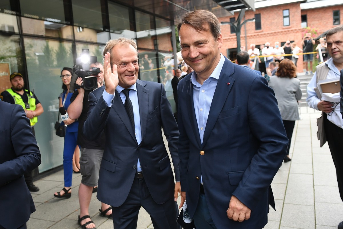 Donald Tusk, Radosław Sikorski