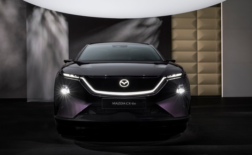Nowa Mazda CX-6e