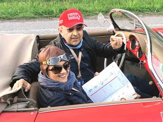 Jerzy Krzanowski, współzałożyciel grupy Nowy Styl, z Marią Lasek, dyrektor działu zakupów w firmie, w roli pilota. Ukończyli tegoroczną edycję wyścigu Mille Miglia