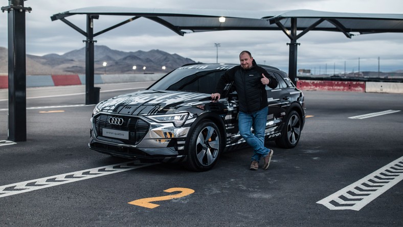 Lepiej Siedziec Z Tylu Niz Za Kierownica Nowy Pomysl Audi Na Rozrywke W Kabinie