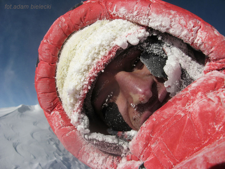 Adam Bielecki na szczycie Gasherbrum I