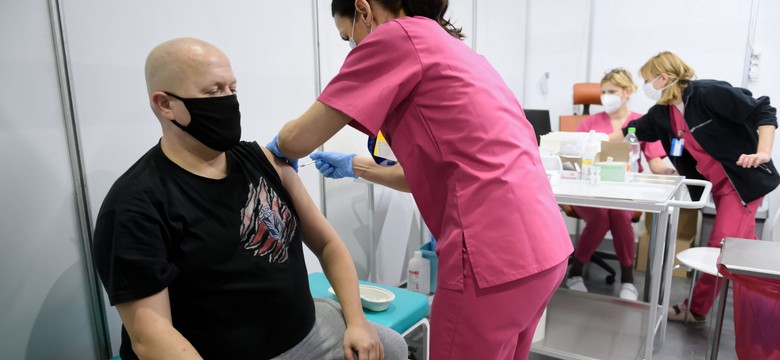 Problemy z kwalifikacją do szczepień. Lekarze boją się odpowiedzialności
