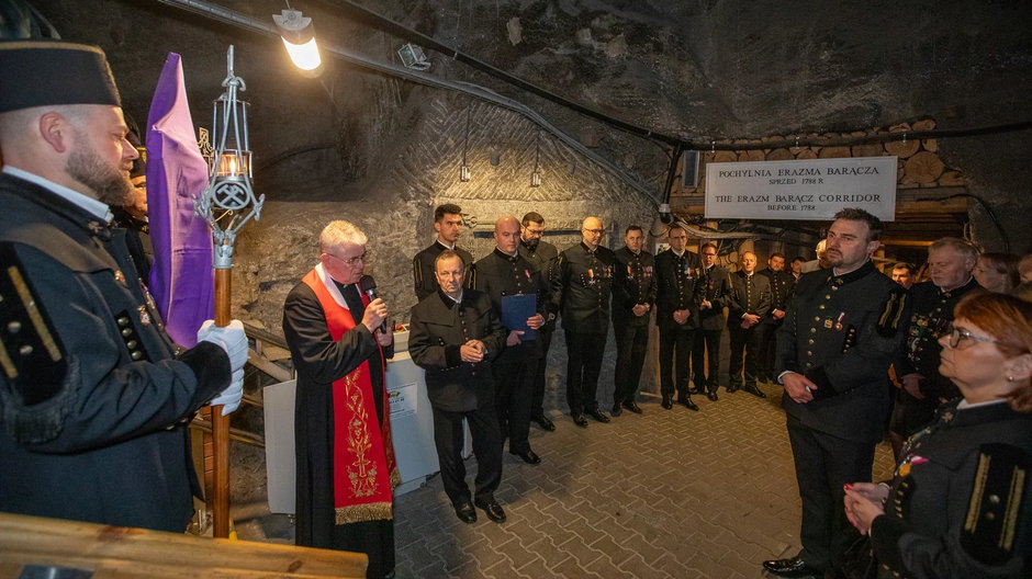 Górnicza Droga Krzyżowa w kopalni soli "Wieliczka", Fot. R. Stachurski