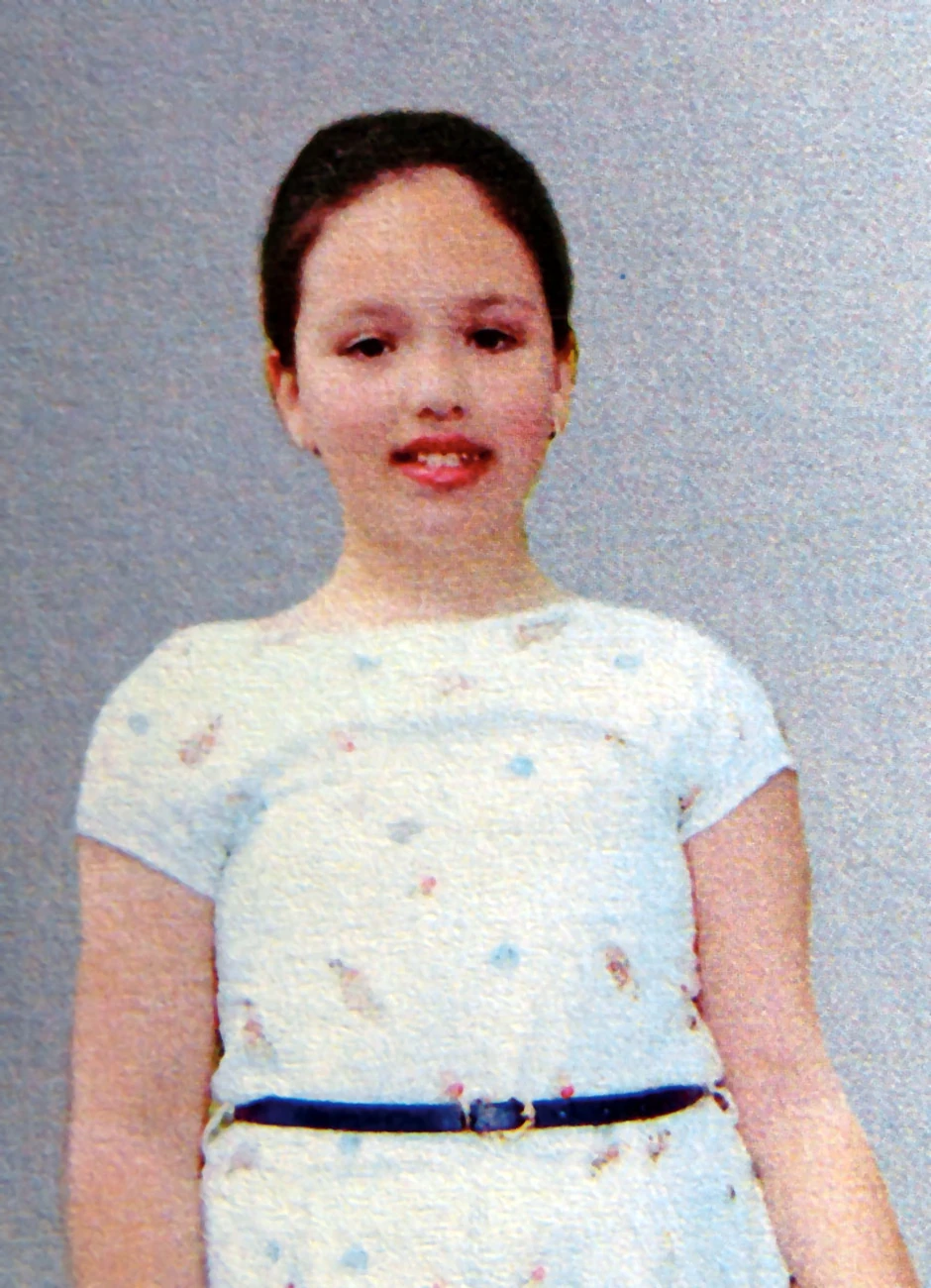 Devojčica Isidora Vučković (12) izgubila je život kada ju je usmrtio kombi u kojem nije bila podignuta ručna te je sam krenuo niz ulicu