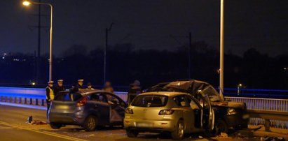 Zderzenie trzech samochodów w Warszawie. Jedna osoba nie żyje