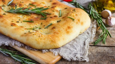 Focaccia - przepis na włoską przekąskę