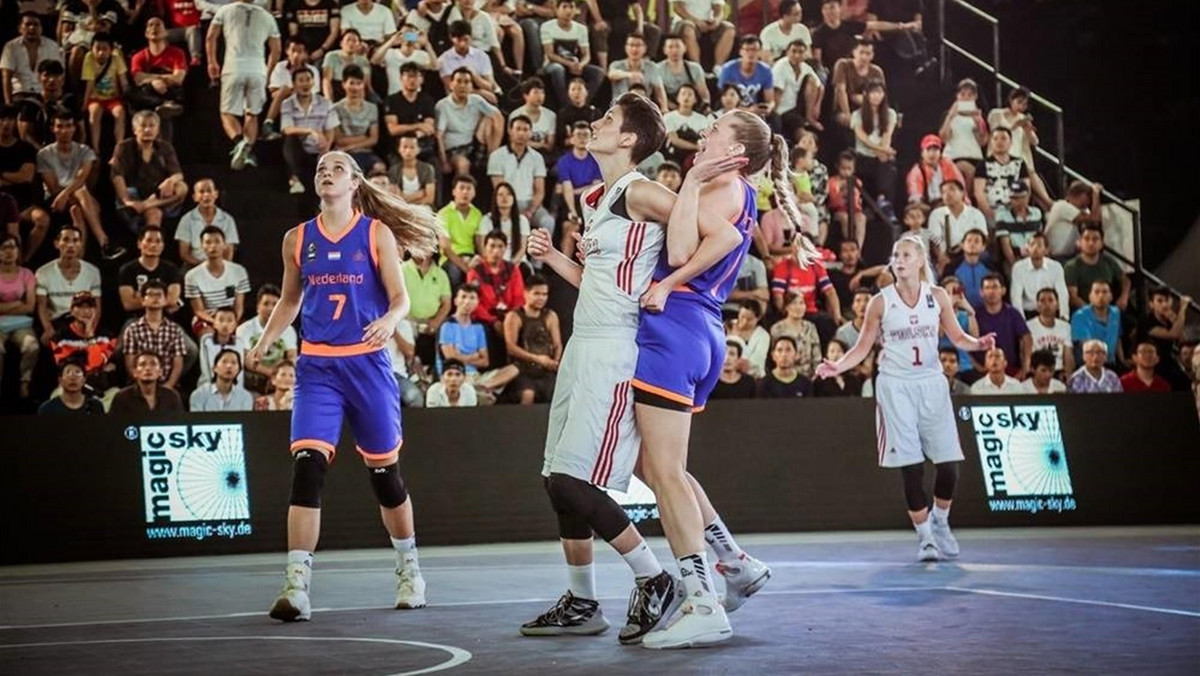 Niestety żadna z reprezentacji Polski w koszykówce 3x3 nie zagra w fazie pucharowej mistrzostw świata, które odbywają się w chińskim Kantonie. W piątek zarówno panie jak i panowie przegrali swoje mecze i pożegnali się z dalszą rywalizacją.