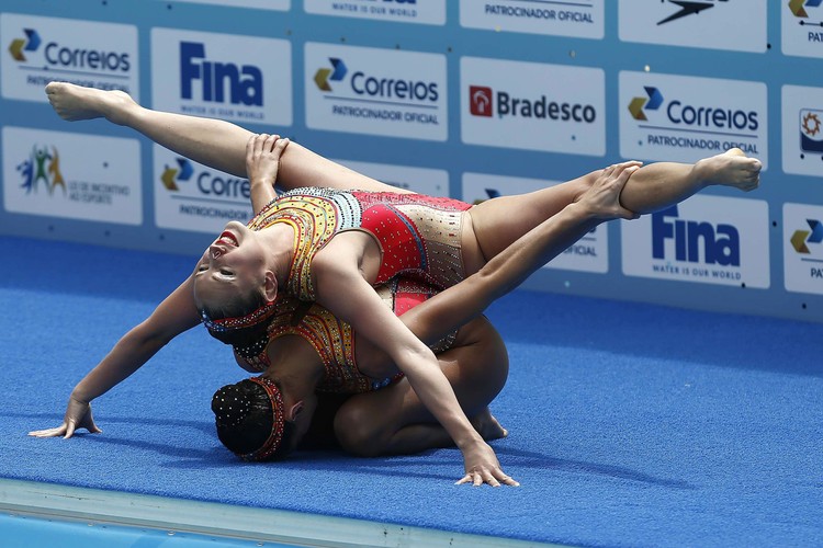 Pływaczki synchroniczne ociekają nie tylko wodą