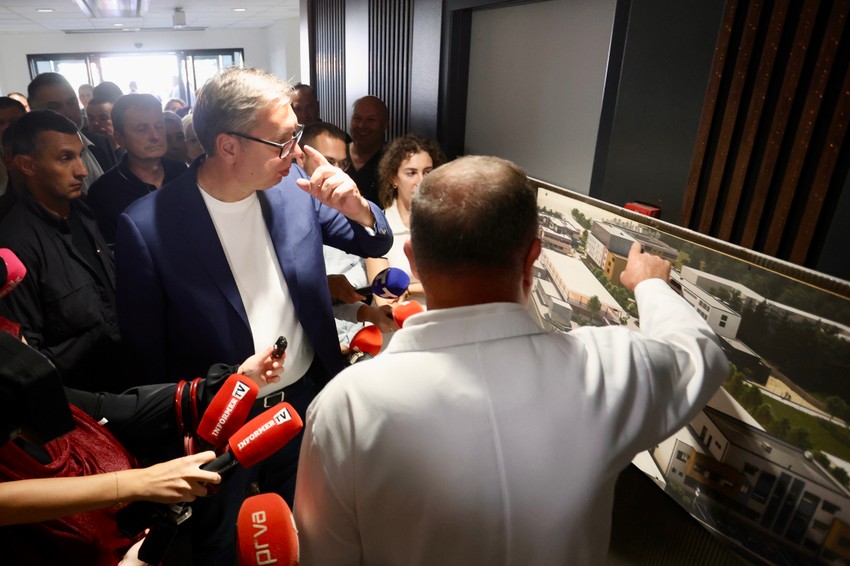 Aleksandar Vučić, u okviru posete Raškom okrugu, obilazi završne radove na dogradnji Kliničkog centra u Novom Pazaru