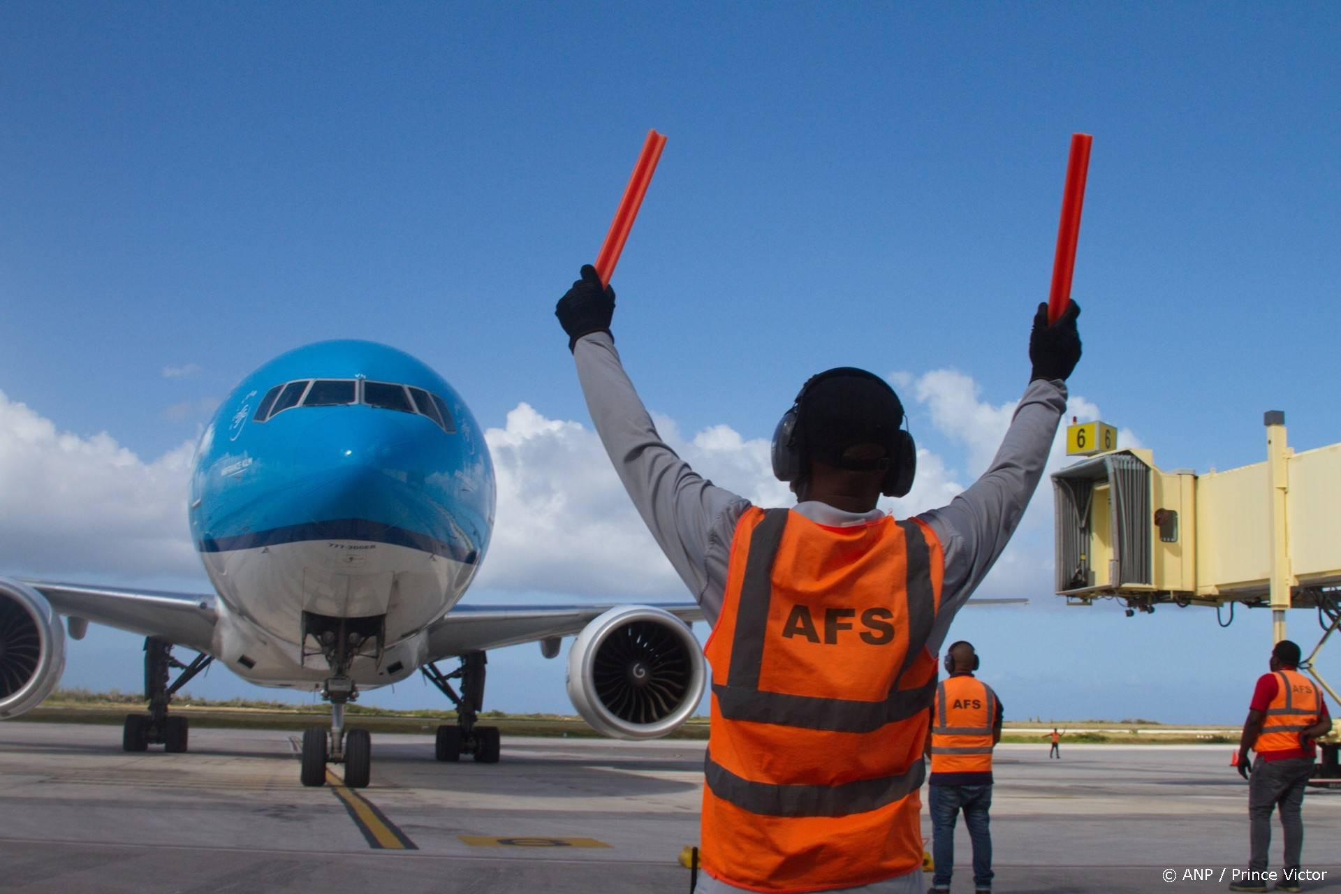 Twee bijna-botsingen boven Curaçao met militaire toestellen: KLM vliegt door
