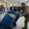 Doneo tri bureta kovanica da zameni u evre