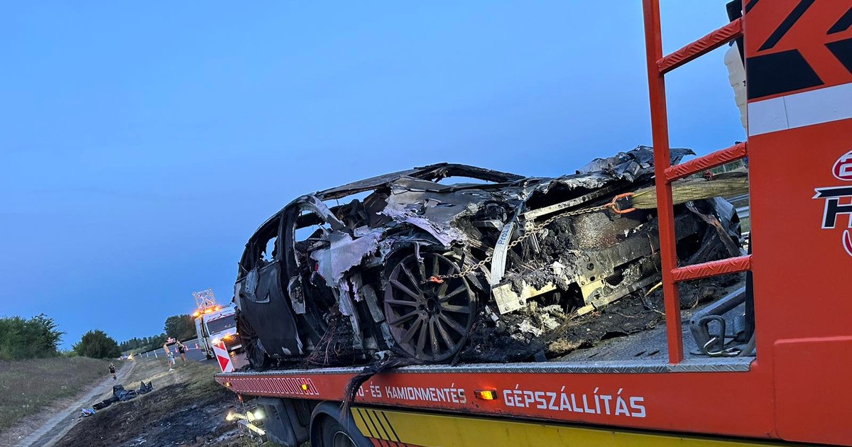 Az M7-es autópályán égett porrá a vállalkozó Mercedese: harcban áll a kereskedéssel a férfi