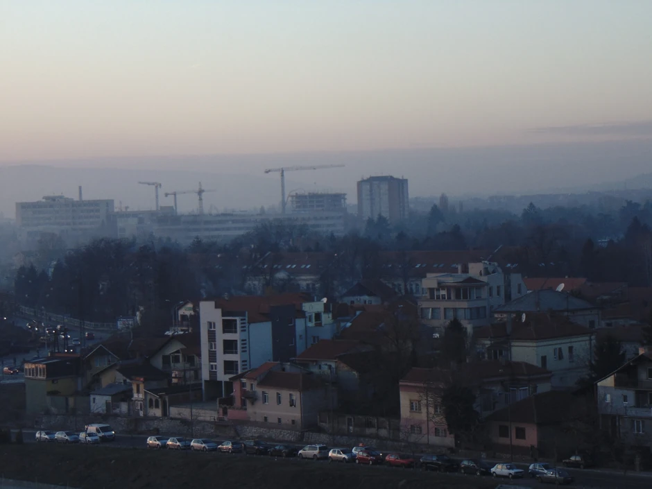 Niš je  juče u večernjim časovima bio najzagađeniji grad u Evropi, pokazuju podaci stranih sajtova za merenje zagađenja vazduha. 