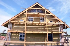 Jedno piętro, bez piwnicy, w tradycyjnej technologii. RAPORT o budowie domów w Polsce