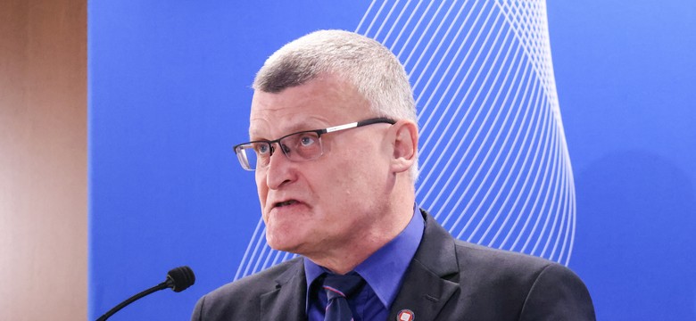Obowiązek noszenia maseczek wróci? Stanowcze słowa Grzesiowskiego