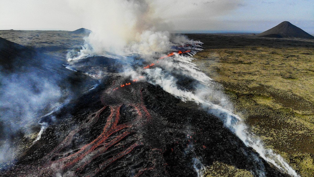 Erupcja wulkanu w Litli Hrutur, Islandia