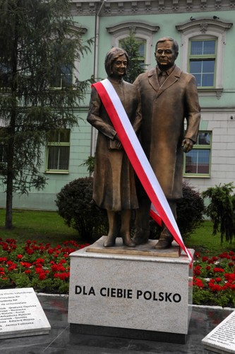 Pomnik Marii i Lecha Kaczyńskich