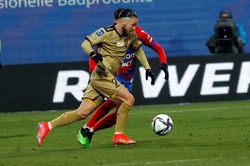 Piłkarze Rakowa podarowali właścicielowi klubu na urodziny tylko jeden punkt [WIDEO]