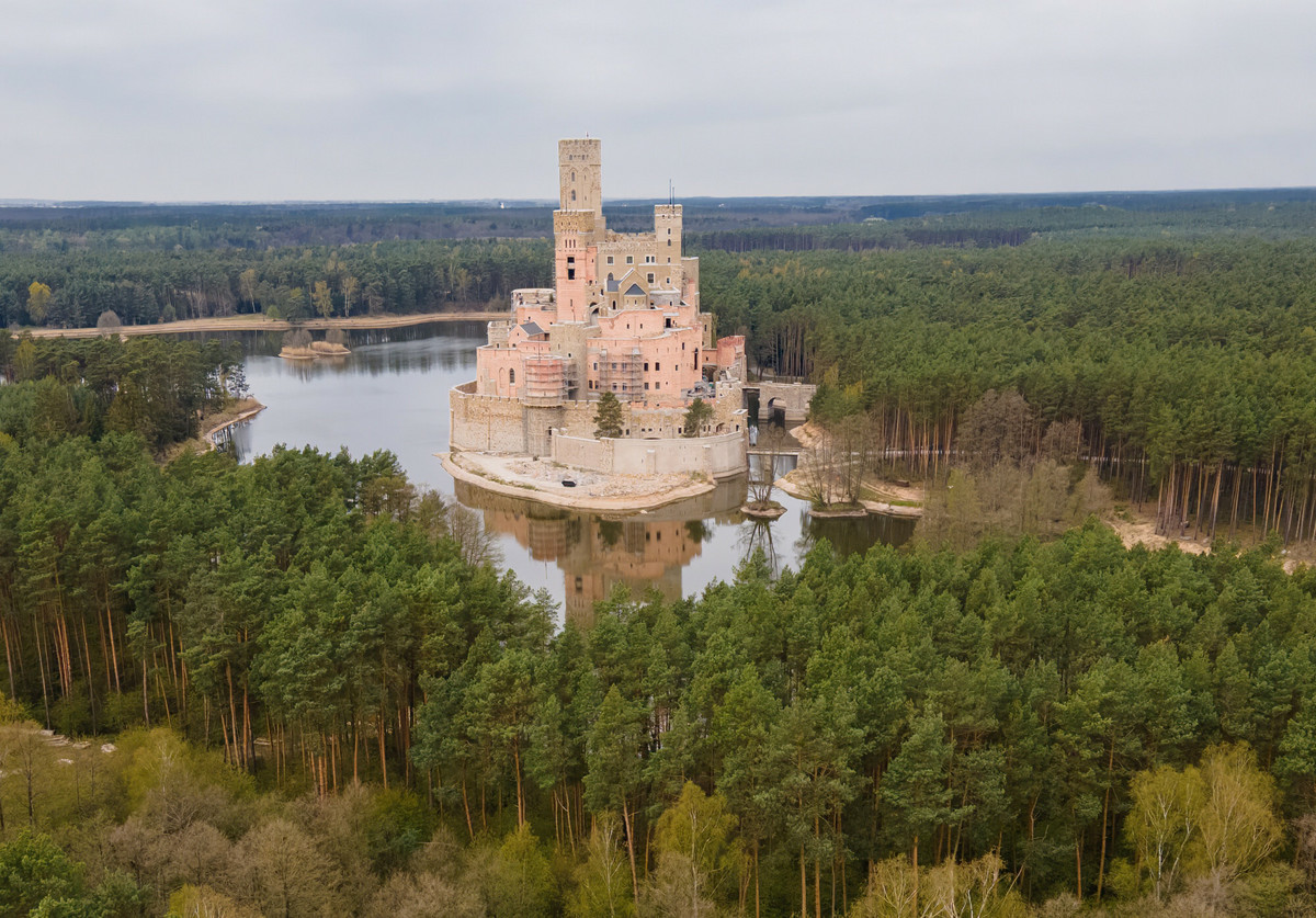 Urzędnicy zawalili termin w sprawie zamku w Stobnicy. GDOŚ wydała oświadczenie