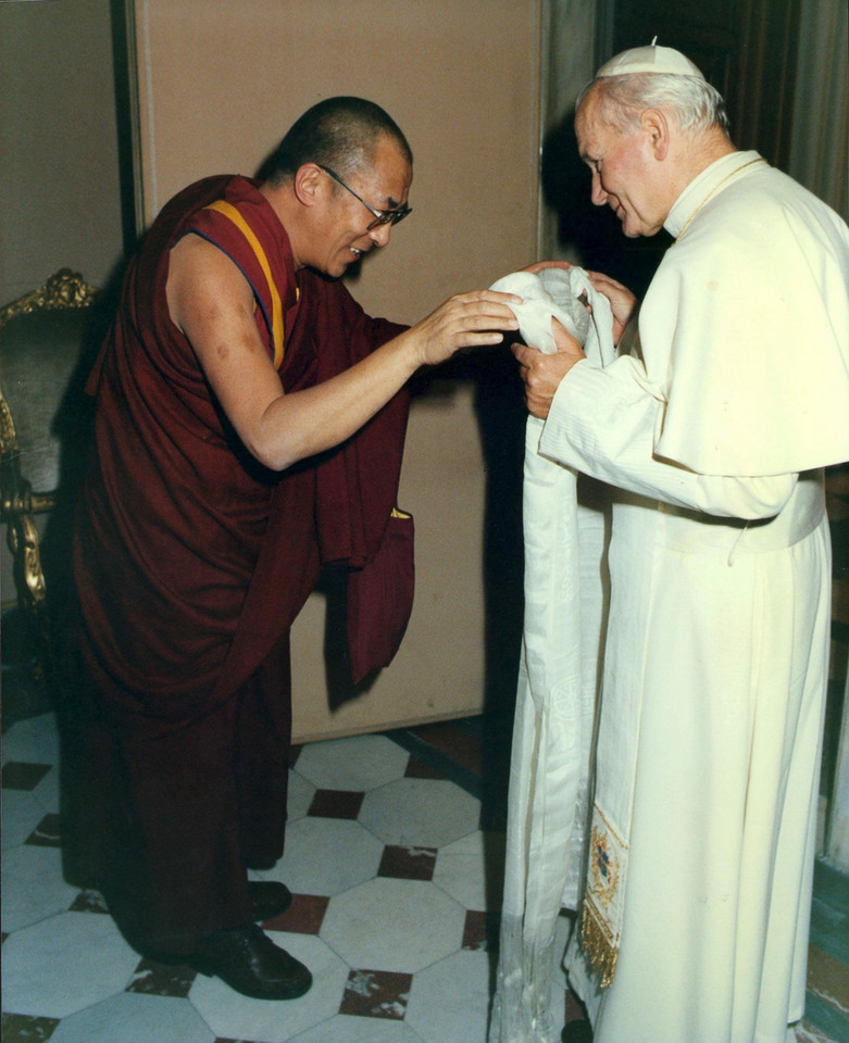Jan Paweł II z Dalajlamą, 1986 r.