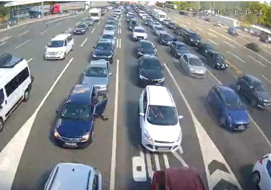 Na graničnim prelazima na izlazu iz Srbije zabeležene su kilometarske gužve