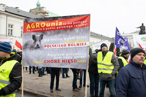 Agrounia. Protest przed pałacem prezydenckim