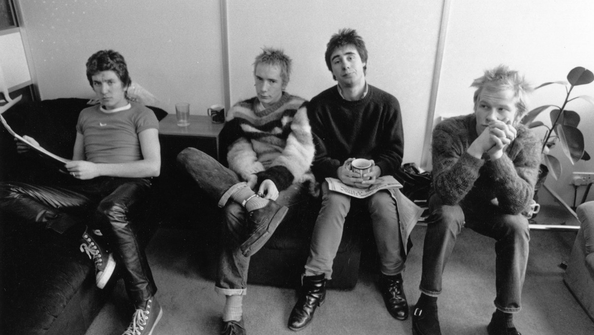 Gitarzysta Sex Pistols liczy na kolejną rewolucję muzyczną. Steve Jones twierdzi, że obecna sytuacja społeczna i polityczna aż prosi się o muzyczny komentarz.