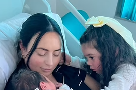 Milana je MEGA BEBA, ima 5 meseci i nosi odeću za bebe od 2 GODINE! Njena veličina ŠOKIRA i prava je atrakcija: Majka ju je rađala 24 SATA PRIRODNIM PUTEM