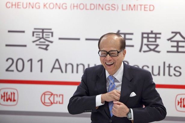 Nr 1.	Li Ka-shing: Finansista, inwestor, szef Hutchison Whampoa Ltd. i Cheung Kong (Holdings) Ltd. - majątek 22 mld dol.