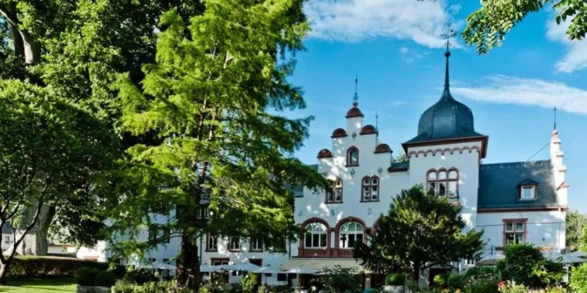 Złodzieje obłowili się w pustym hotelu. Ukradli fanty warte fortunę