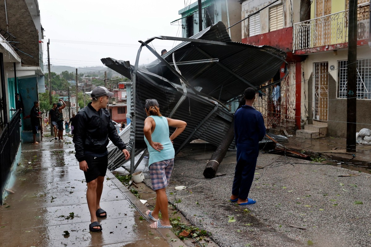 Hurricane Melissa moves away from Cuba toward the Bahamas