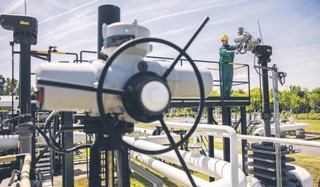 Polskie cło na ropę kontra amerykański sufit cenowy