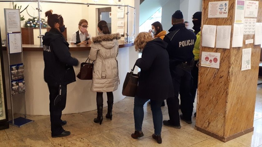 Setki gości w hotelu we Władysławowie. Interweniowała policja i sanepid