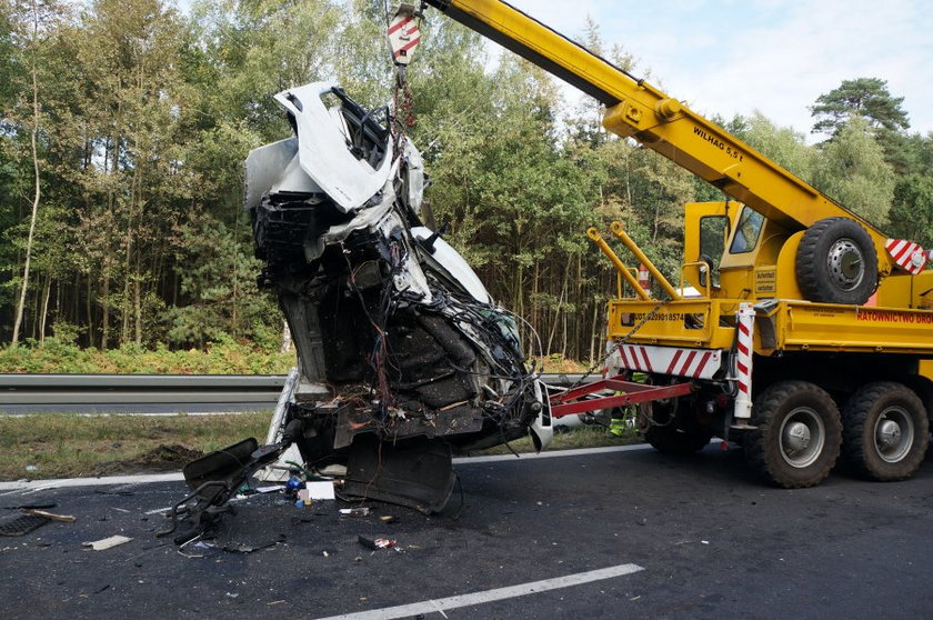 Kobiór. Zderzenie dwóch ciężarówek na DK-1 