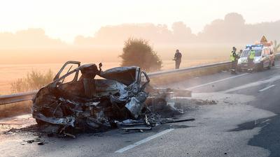 Spalony samochód w Calais