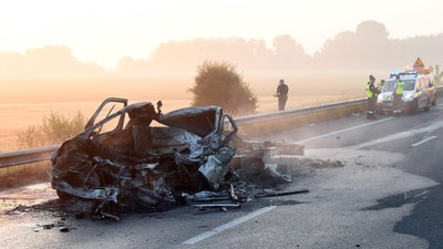 Spalony samochód w Calais