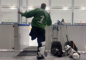 Svi igrači lokalnog paralimpijskog hokejaškog tima, izgubili su udove boreći se u Ukrajini | Foto: BBC