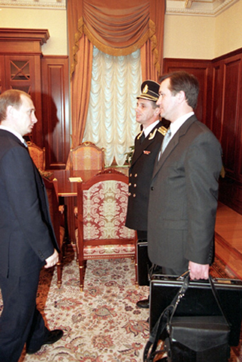 Vladimir Putin preuzima "Čeget" nekoliko dana nakon što je stupio na čelo zemlje 1999. godine