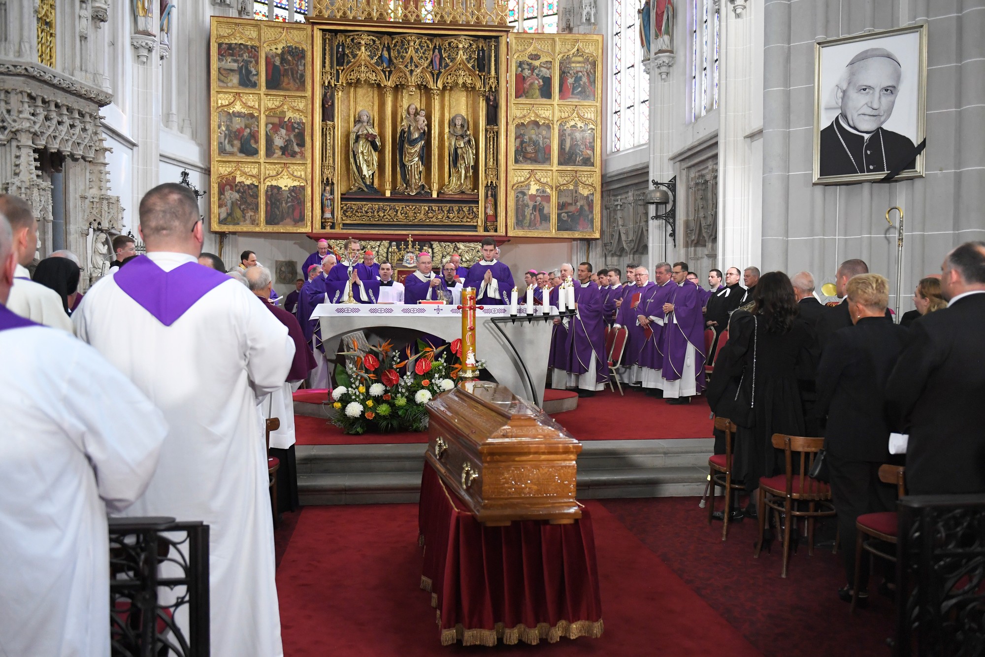 Pohreb emeritného košického arcibiskupa Alojza Tkáča v Dóme sv. Alžbety Košiciach.