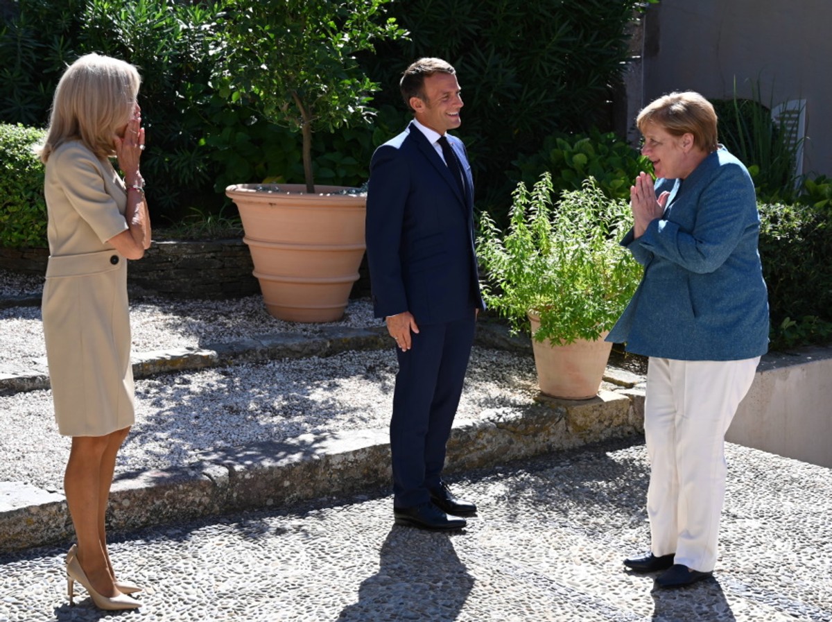 Brigitte Macron Emmanuel Macron Angela Merkel