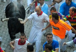 Czwarta gonitwa byków i znów ranni