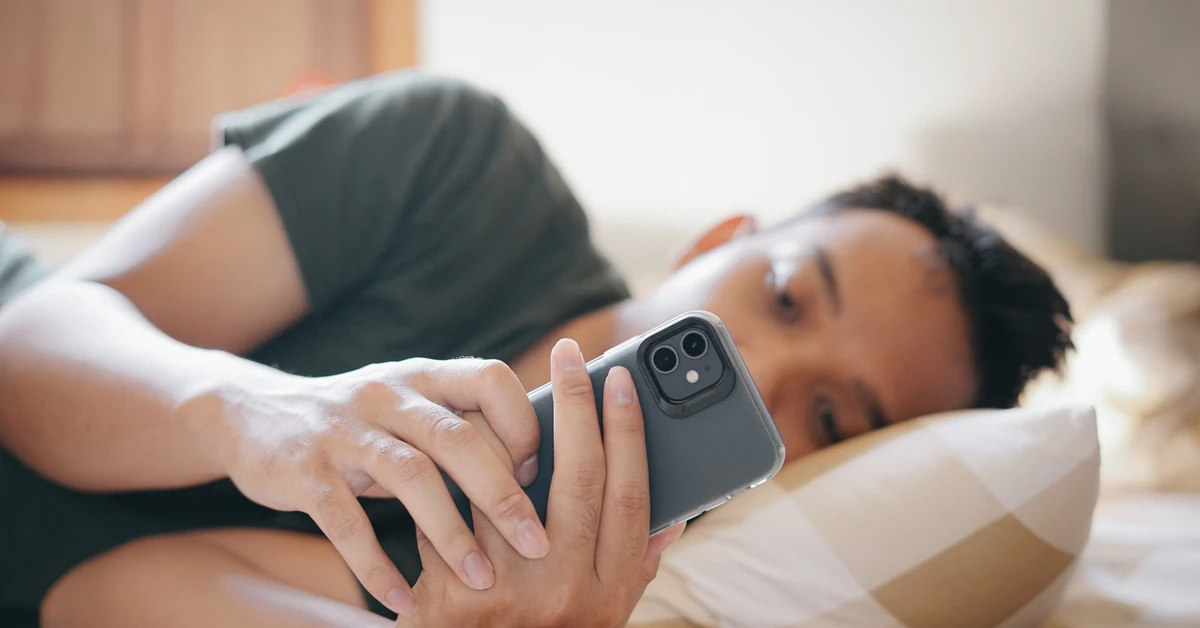 FOMO paraliżuje. Jak przestać być zakładnikiem mediów społecznościowych [ROZMOWA]