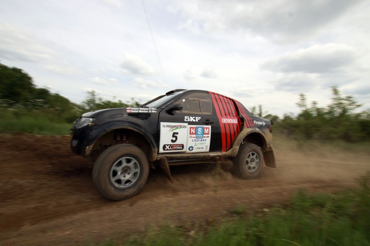 Adam Małysz wystartował Mitsubishi L200