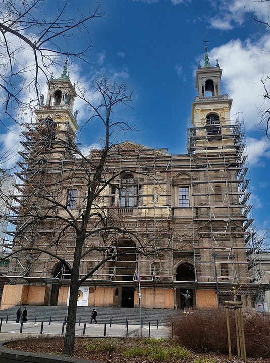 Remont elewacji kościoła Wszystkich Świętych. Zakończył się drugi etap.