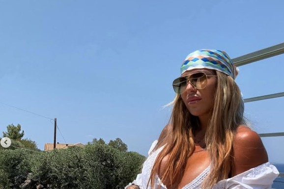 SKINULA SE ŽENA NAŠEG KOŠARKAŠA Grmi u kupaćem kos