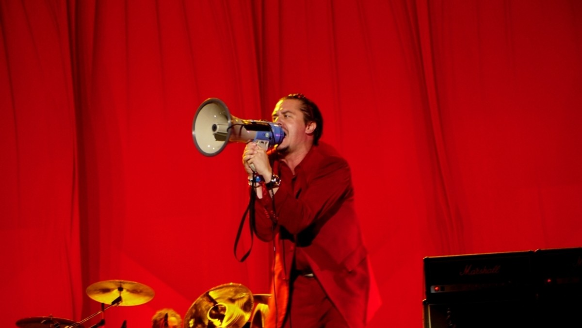 Mike Patton, jeden z najbardziej płodnych artystów naszych czasów, wystąpi 22 lipca 2010 roku z projektem Mondo Cane na festiwalu Era Nowe Horyzonty we Wrocławiu