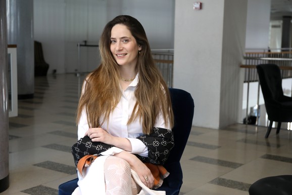 "MILOŠ BIKOVIĆ JE TOPAO I PAŽLJIV" Marija Bergam o kolegi, porodici i PREDSTAVI KOJA JE SKINUTA SA REPERTOARA: "Bolje je da o tome ne govorim, svima je žao"