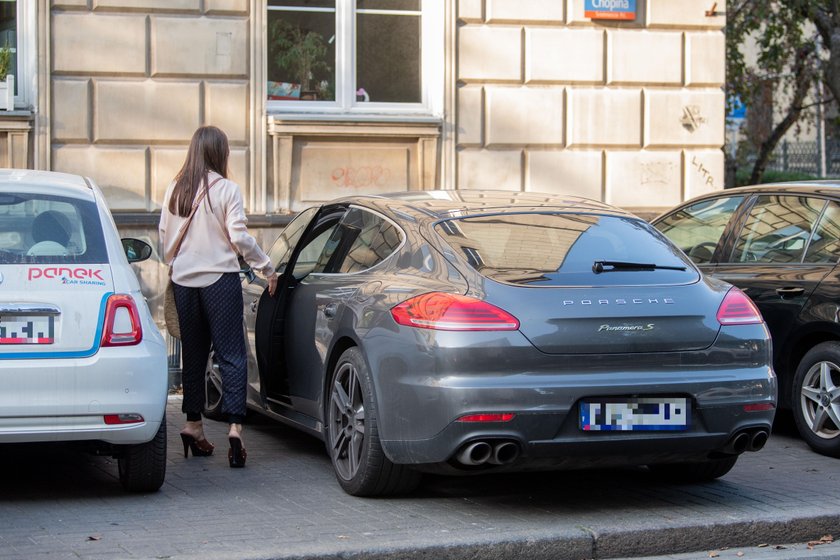 Kinga Rusin jeździ Porsche wartym fortunę